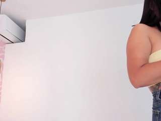 annievanegas