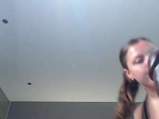 Krispyshot live webcam show