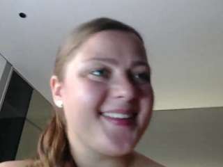 Krispyshot live webcam show
