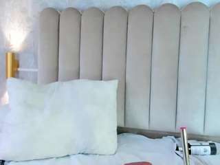 Luna live webcam show