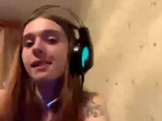 megganpeare live profile