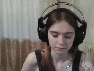 MegganPeare live cam — erotic dance, flashing, foot fetish