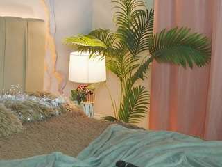 emilyymoon live webcam show