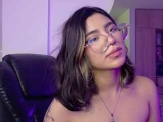 aleja-storm's live room