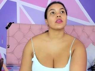 angie-bigass's live room