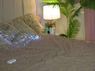 AuroraMore live webcam show