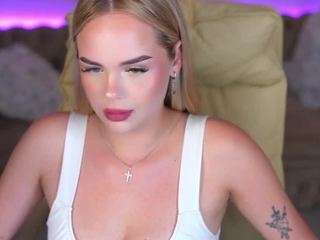 AuroraMore live webcam show