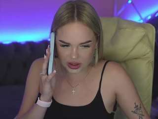 auroramore's live room
