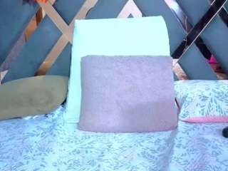 malia-fooxx live cam preview