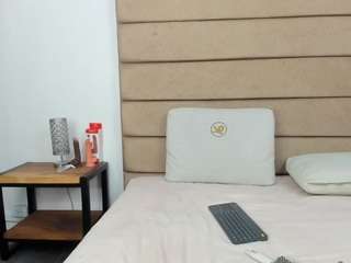 Laurent-Moore live webcam show