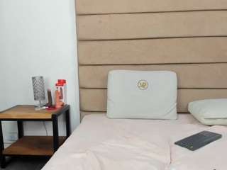 Laurent-Moore live webcam show