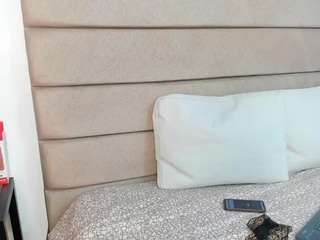 Laurent-Moore live webcam show
