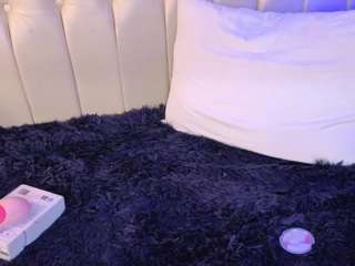 luna-issy live webcam show