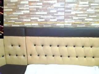 yanisa23's CamSoda show and profile