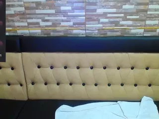 Yanisa23's Live Sex Cam Show