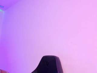 Live cam show with EMMAA-WALTON