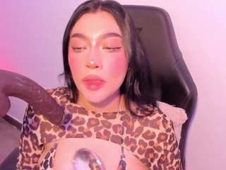 EMMAA-WALTON live webcam show
