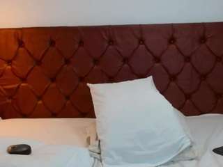 NoiraVale live webcam show