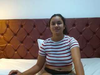 NoiraVale live webcam show