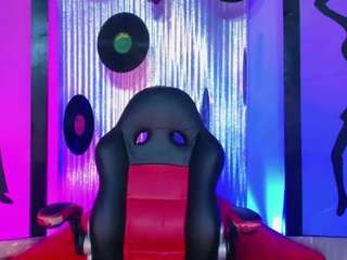Nickyminach's cam show statistics and live stream