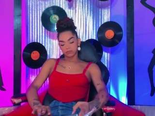 nickyminach live webcam show