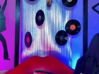 nickyminach live cam preview