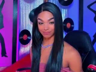 nickyminach live cam preview