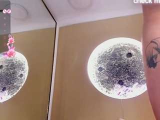 yakitaii Sex Cam Show