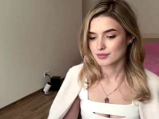 le modèle lennieroggensack est en webcam porno dans un show sur le site camsoda, il possède les tags suivants: anal,athletic,big tits,blonde hair,blowjob,brown eyes,cum in pussy,erotic dance,fingering,full nudity,no drinking,orgasm,hd