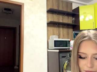 lioraroux webcam model