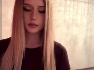 LioraRoux live webcam show