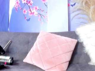 Maddy live cam preview