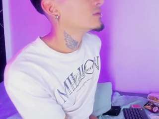 StrikeandSweet live webcam show