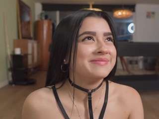 Live cam show with Emilyy05