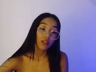 lunnavelour, female webcam model,  years old, on live webcam