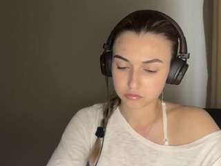 Lia live webcam show