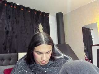 AlmaazGi live webcam show