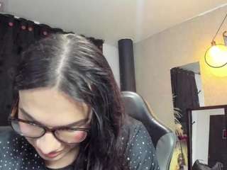 AlmaazGi live webcam show
