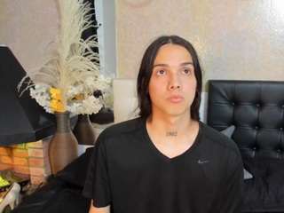 almaazgi's live room