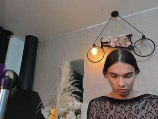 Almaazgi's cam show statistics and live stream