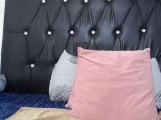 caramelsassy live webcam show