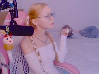 Cut1ecut1e's cam show statistics and live stream