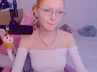 Cut1ecut1e's cam show statistics and live stream