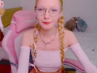 Cut1ecut1e's cam show statistics and live stream