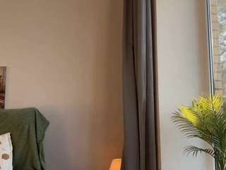 Mia-Nostalgia live webcam show