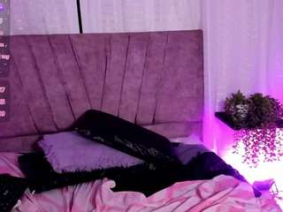 emilie-joness1 live profile
