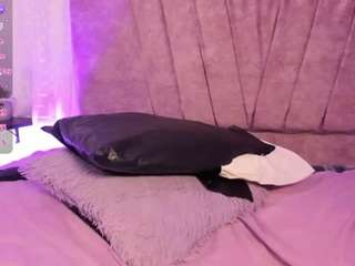 Emilie-Joness1 live cam preview