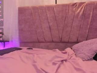 Emilie-Joness1 live cam preview