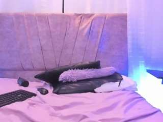 Emilie-Joness1 live cam preview