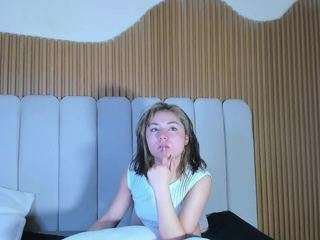 EveAura live cam preview